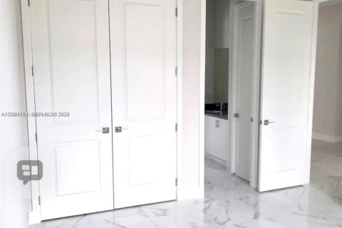 Villa ou maison à louer à Miramar, Floride: 3 chambres, 240.15 m2 № 2348576 - photo 10