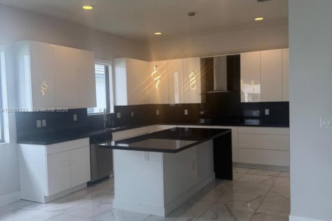 Villa ou maison à louer à Miramar, Floride: 3 chambres, 240.15 m2 № 2348576 - photo 3