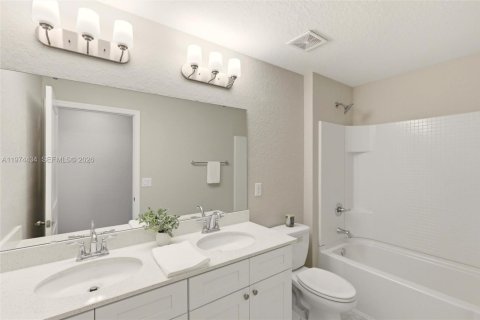 House in Sebring, Florida 4 bedrooms, 172.8 sq.m. № 2036000 - photo 21