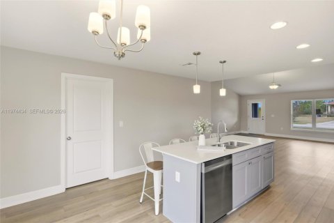 House in Sebring, Florida 4 bedrooms, 172.8 sq.m. № 2036000 - photo 10