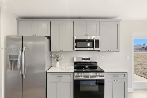 House in Sebring, Florida 4 bedrooms, 172.8 sq.m. № 2036000 - photo 9