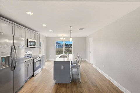 House in Sebring, Florida 4 bedrooms, 172.8 sq.m. № 2036000 - photo 6