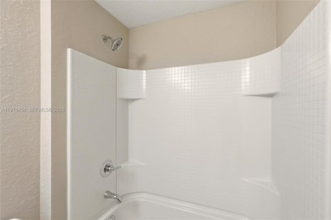 House in Sebring, Florida 4 bedrooms, 172.8 sq.m. № 2036000 - photo 22