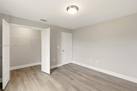 House in Sebring, Florida 4 bedrooms, 172.8 sq.m. № 2036000 - photo 28