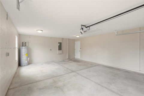 House in Sebring, Florida 4 bedrooms, 172.8 sq.m. № 2036000 - photo 30