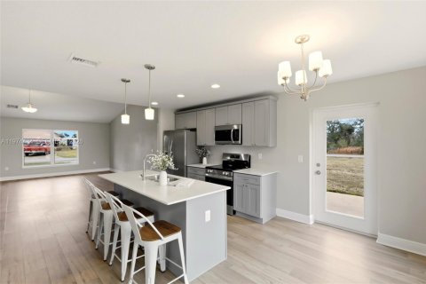 House in Sebring, Florida 4 bedrooms, 172.8 sq.m. № 2036000 - photo 8