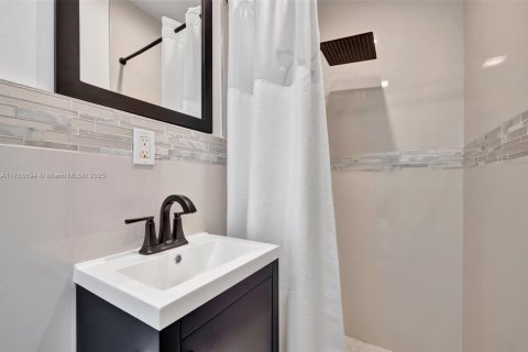 Casa en venta en Fort Lauderdale, Florida, 4 dormitorios, 151.34 m2 № 1643432 - foto 29