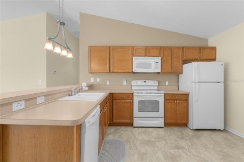 House in The Villages, Florida 2 bedrooms, 107.4 sq.m. № 2203763 - photo 9