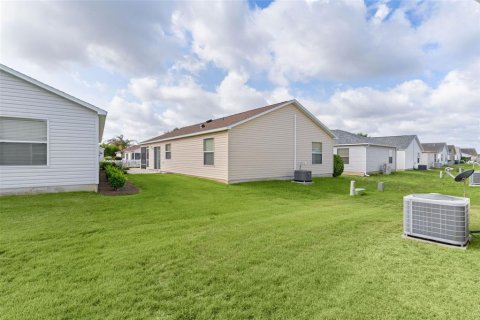 House in The Villages, Florida 2 bedrooms, 107.4 sq.m. № 2203763 - photo 21