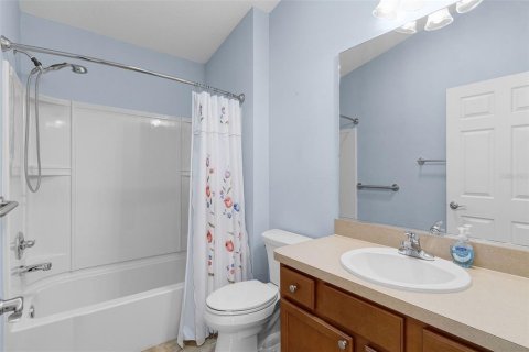 House in The Villages, Florida 2 bedrooms, 107.4 sq.m. № 2203763 - photo 18
