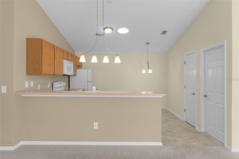 House in The Villages, Florida 2 bedrooms, 107.4 sq.m. № 2203763 - photo 8
