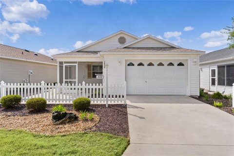 House in The Villages, Florida 2 bedrooms, 107.4 sq.m. № 2203763