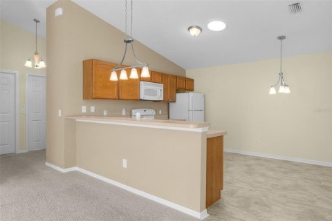 House in The Villages, Florida 2 bedrooms, 107.4 sq.m. № 2203763 - photo 7