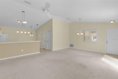 House in The Villages, Florida 2 bedrooms, 107.4 sq.m. № 2203763 - photo 5