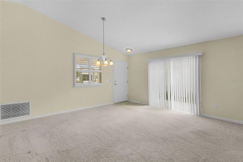 House in The Villages, Florida 2 bedrooms, 107.4 sq.m. № 2203763 - photo 6