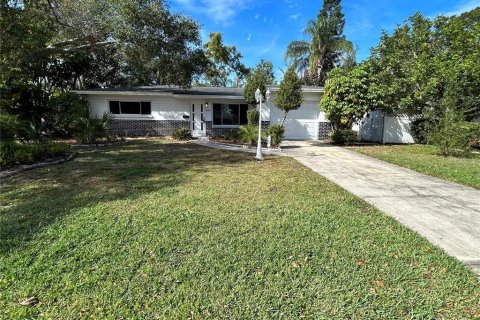 Casa en venta en Saint Petersburg, Florida, 2 dormitorios, 93.27 m2 № 1877249 - foto 1