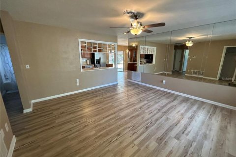 Casa en venta en Saint Petersburg, Florida, 2 dormitorios, 93.27 m2 № 1877249 - foto 3