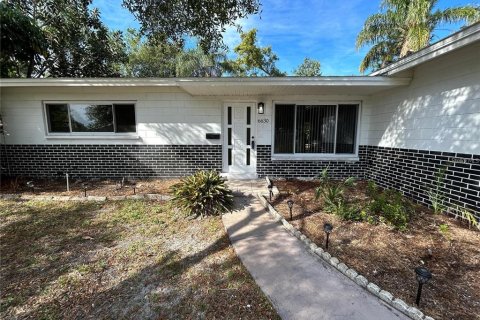 Casa en venta en Saint Petersburg, Florida, 2 dormitorios, 93.27 m2 № 1877249 - foto 2