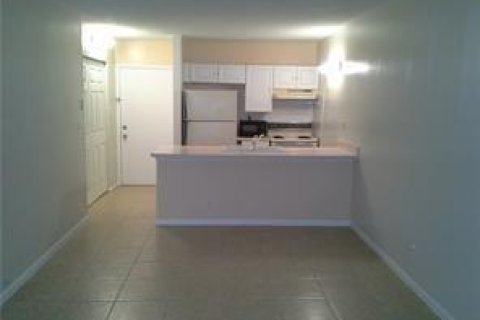 Condo in Coral Springs, Florida, 1 bedroom № 2083852 - photo 4