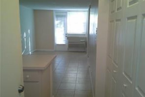 Condo in Coral Springs, Florida, 1 bedroom № 2083852 - photo 3