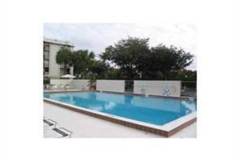 Condo in Coral Springs, Florida, 1 bedroom № 2083852 - photo 13