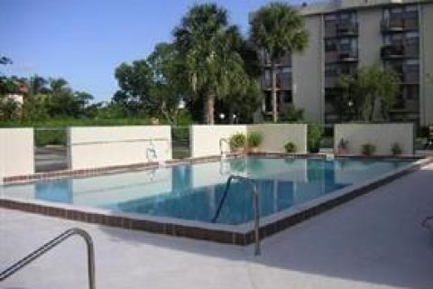 Condo in Coral Springs, Florida, 1 bedroom № 2083852 - photo 14