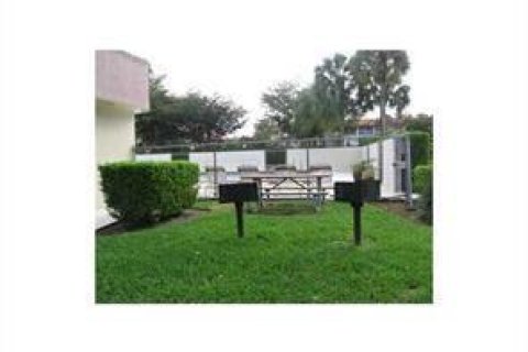 Condo in Coral Springs, Florida, 1 bedroom № 2083852 - photo 16