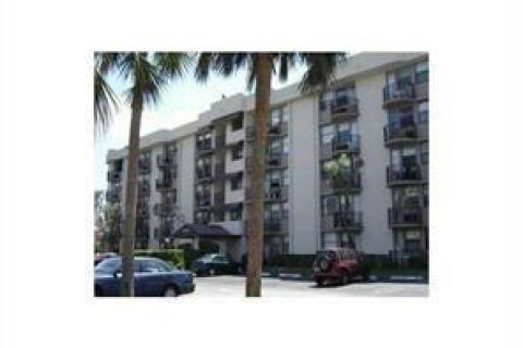 Condo in Coral Springs, Florida, 1 bedroom № 2083852 - photo 2