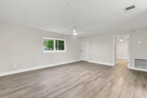 Villa ou maison à louer à St. Lucie, Floride: 2 chambres, 103.68 m2 № 2414141 - photo 16