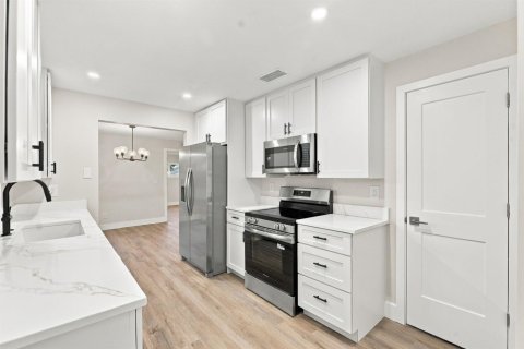 Villa ou maison à louer à St. Lucie, Floride: 2 chambres, 103.68 m2 № 2414141 - photo 3