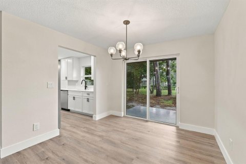 Villa ou maison à louer à St. Lucie, Floride: 2 chambres, 103.68 m2 № 2414141 - photo 6