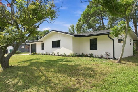 House in St. Lucie, Florida 2 bedrooms, 103.68 sq.m. № 2414141 - photo 24