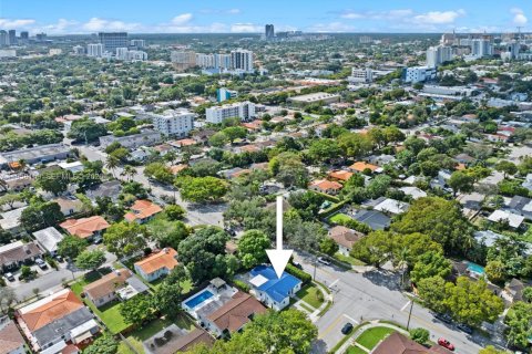 Casa en alquiler en Miami, Florida, 3 dormitorios, 190.08 m2 № 2020815 - foto 3