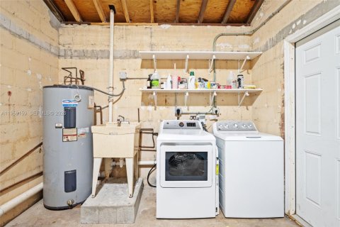 Casa en alquiler en Miami, Florida, 3 dormitorios, 190.08 m2 № 2020815 - foto 18