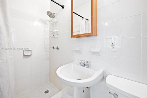 Casa en alquiler en Miami, Florida, 3 dormitorios, 190.08 m2 № 2020815 - foto 23