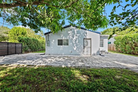 Casa en alquiler en Miami, Florida, 3 dormitorios, 190.08 m2 № 2020815 - foto 27