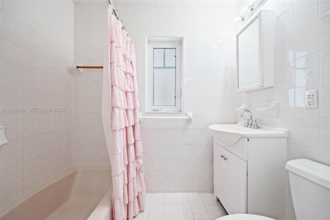 Casa en alquiler en Miami, Florida, 3 dormitorios, 190.08 m2 № 2020815 - foto 21