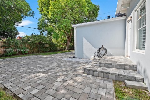 Casa en alquiler en Miami, Florida, 3 dormitorios, 190.08 m2 № 2020815 - foto 24
