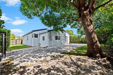 Casa en alquiler en Miami, Florida, 3 dormitorios, 190.08 m2 № 2020815 - foto 28