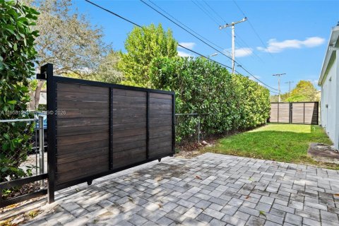 Casa en alquiler en Miami, Florida, 3 dormitorios, 190.08 m2 № 2020815 - foto 30