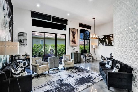 House in Coral Springs, Florida 6 bedrooms, 275.27 sq.m. № 2241347 - photo 15