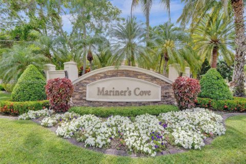 Casa en Coral Springs, Florida 6 dormitorios, 275.27 m2 № 2241347