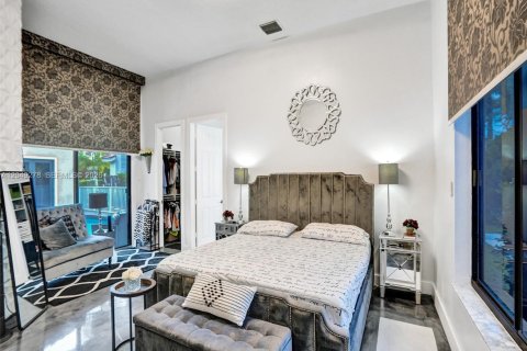 House in Coral Springs, Florida 6 bedrooms, 275.27 sq.m. № 2241347 - photo 26