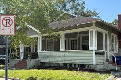House in Tampa, Florida 4 bedrooms, 179.95 sq.m. № 1833264 - photo 2