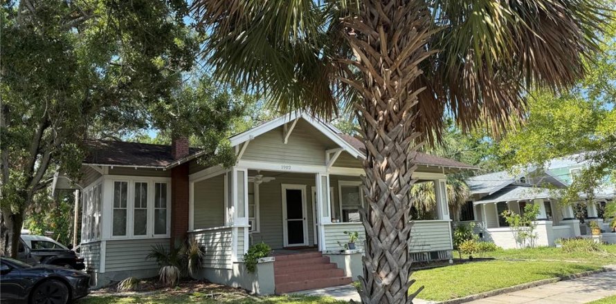 House in Tampa, Florida 4 bedrooms, 179.95 sq.m. № 1833264
