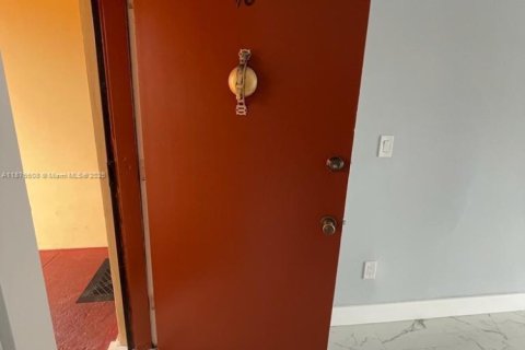 Copropriété à vendre à Miami, Floride: 2 chambres, 60.2 m2 № 1925375 - photo 4