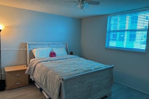 Condo in Hallandale Beach, Florida, 1 bedroom № 1977925 - photo 2