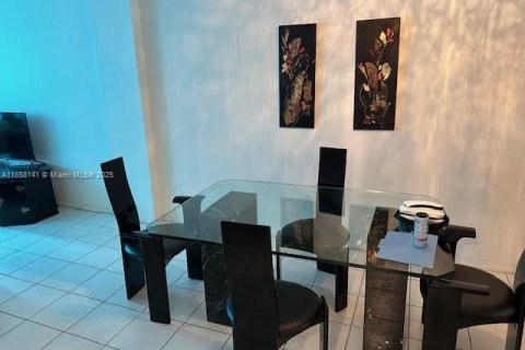 Condo in Hallandale Beach, Florida, 1 bedroom № 1977925 - photo 3