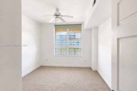 Condo in Aventura, Florida, 2 bedrooms № 2244984 - photo 21