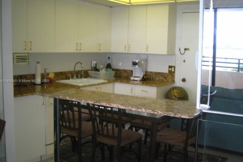 Снять в аренду кондоминиум в Холливуд, Флорида 2 спальни, 116.13м2, № 1932576 - фото 2